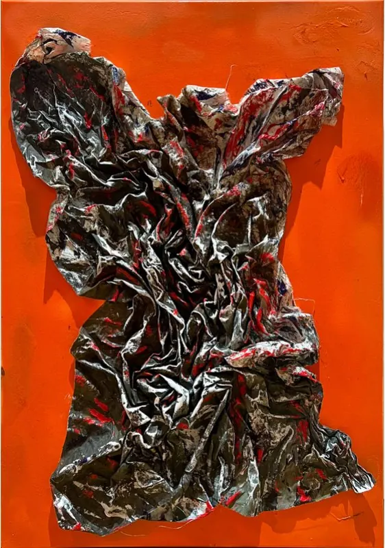 Sans titre (2017), huile sur toile de Léo Pansard — forme froissée argentée sur fond orange