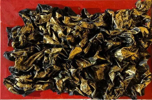 Sans titre (2017), huile sur toile de Léo Pansard — matière dorée et noire froissée sur fond rouge
